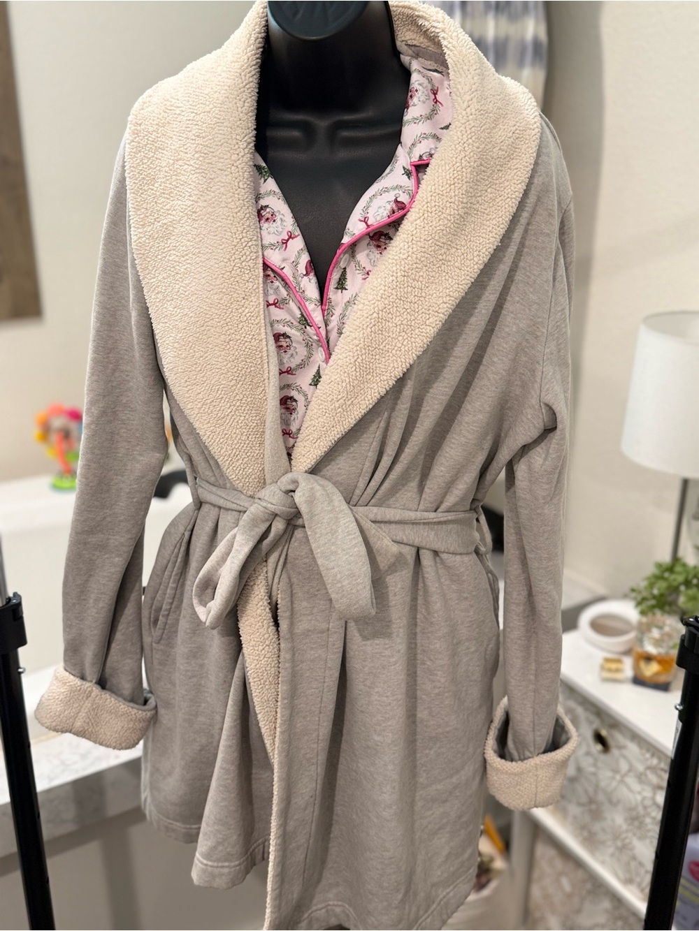 Victoria’s Secret Gray Sherpa Trim Robe – Large